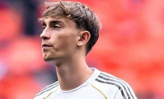 同样是西甲豪门，巴萨穿中文球衣入场庆祝新年，皇马虚假道歉引球迷不满